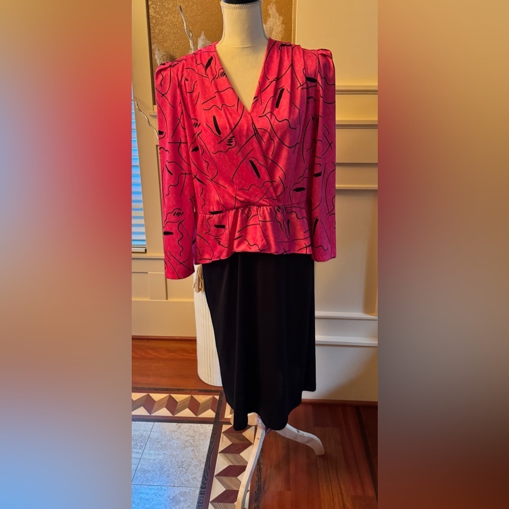 Vintage Lady Page.Susan Page ,Pink and Black Long Sleeve Dress 

MADE IN U.S.A.